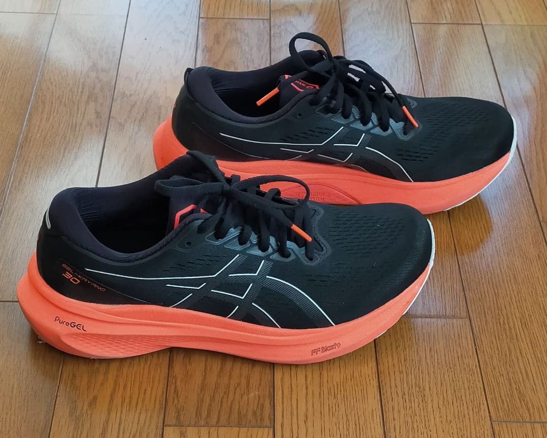 ASICS ランニングシューズ ブラック/オレンジ　ゲルカヤノ30