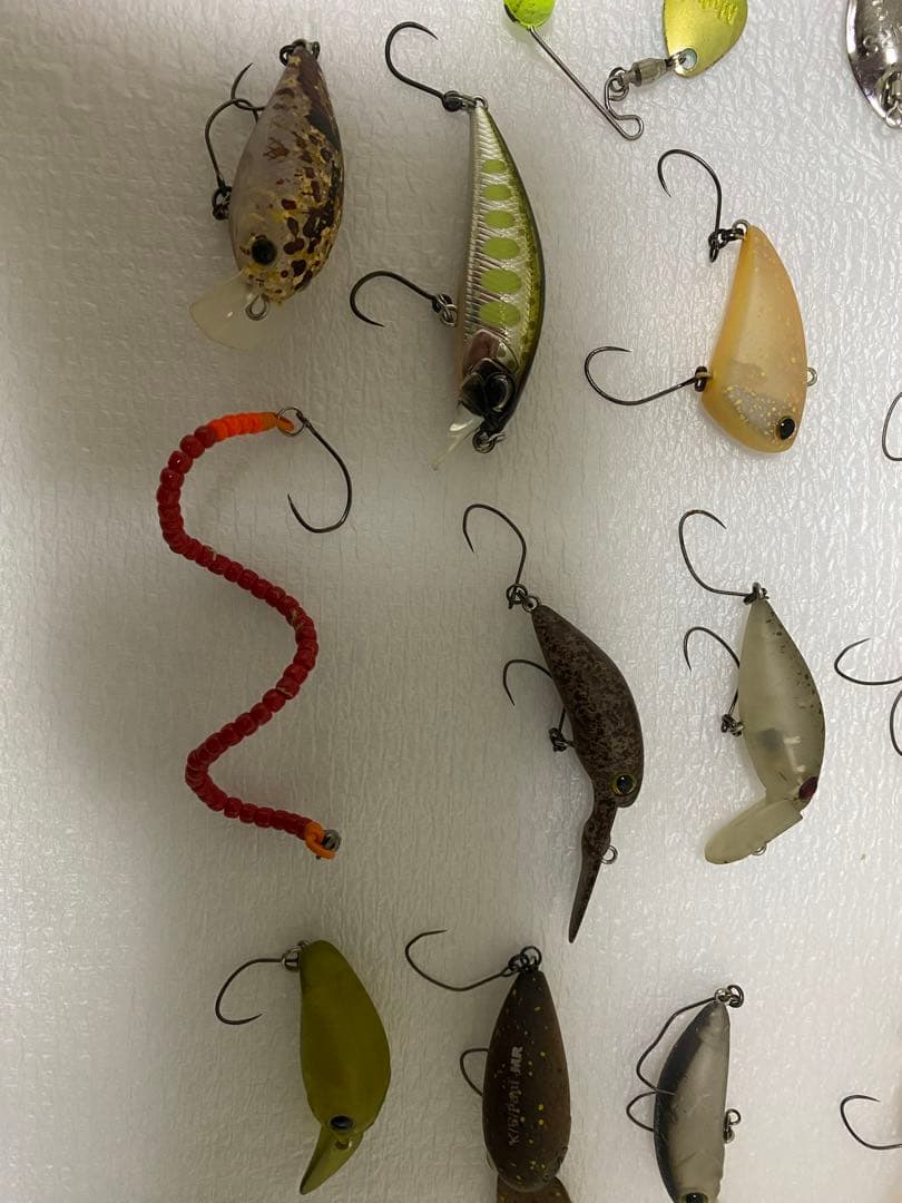 エリアトラウト用ルアー17個、スプーンルアー30個セット + ケース