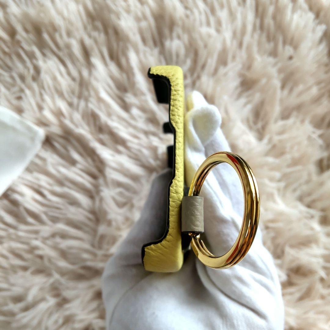 ほぼ新品✨ボナペンチュラ✨iphone17pro✨イエロー✨グレージュ✨ハンドル