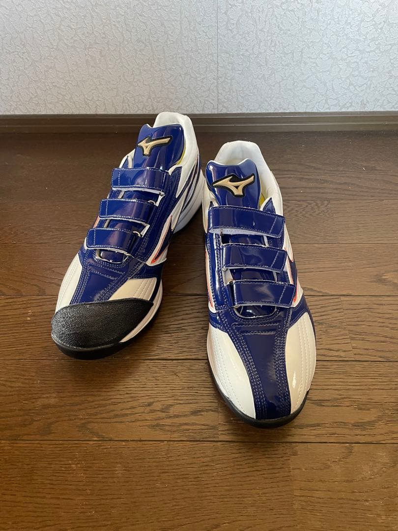 ミズノ限定　紐式アップシューズ　白×青×橙　右投げ用P革付き27.0cm