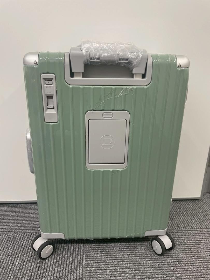 セール中！リベティ多機能キャリーケース【エナメルカーキSサイズ】90