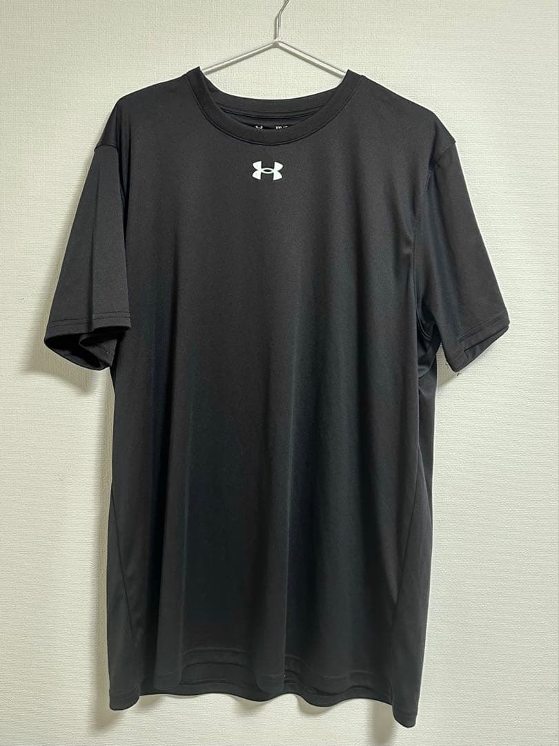 近畿大学　バレーボールウェア　Tシャツ　underarmour