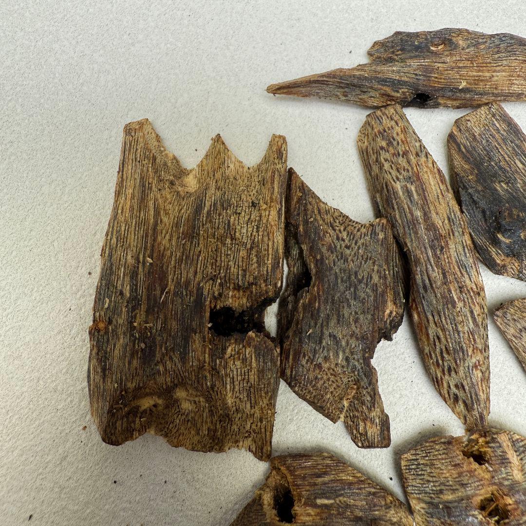 R001 天然沈香木詰め合わせ　20.3g