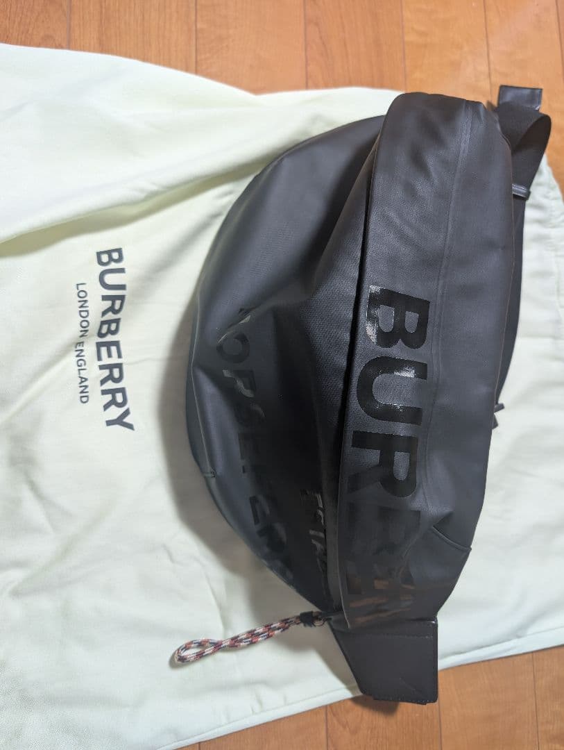 BURBERRY バーバリー 黒 ブラック バッグ 鞄 ボディバッグ ショルダー