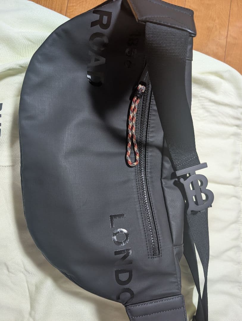 BURBERRY バーバリー 黒 ブラック バッグ 鞄 ボディバッグ ショルダー