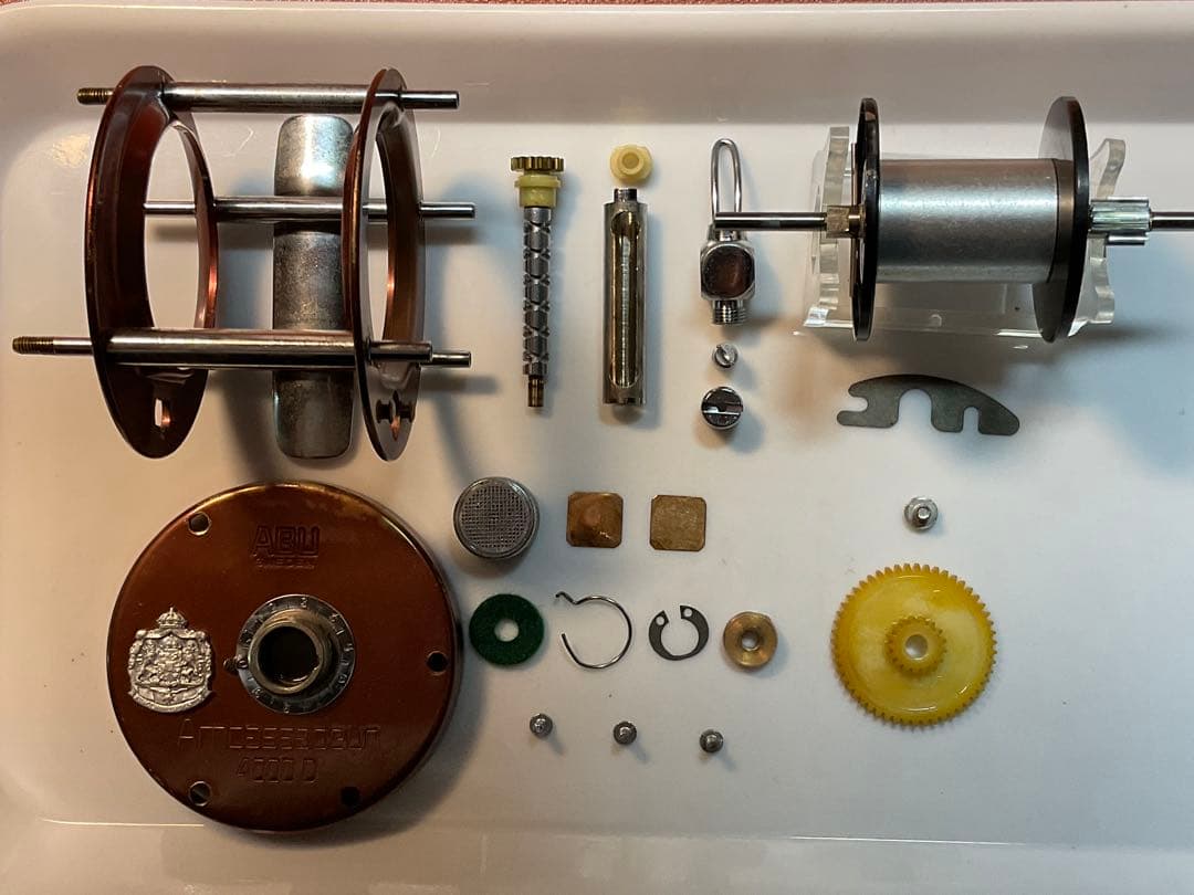 ABU アンバサダー 4000D メンテ済 フレーム修正済