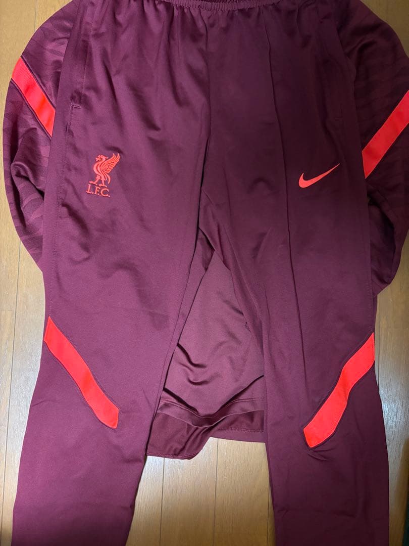 リヴァプール　トレーニングウェアセット