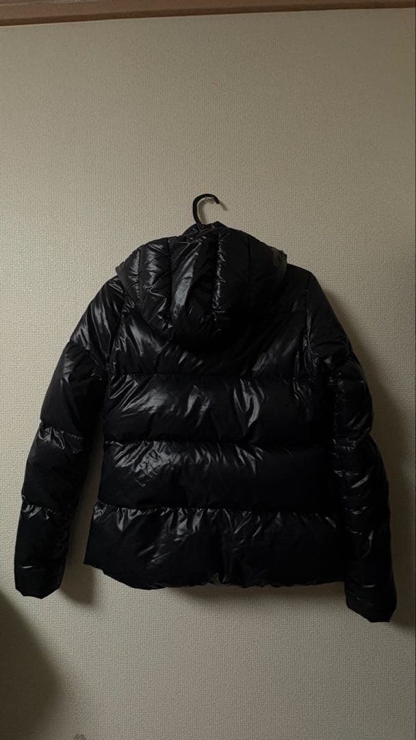 タトラス似フード付きブラックダウンジャケット