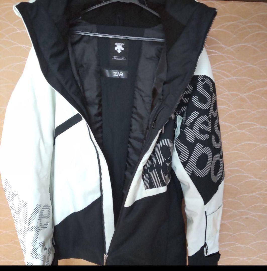 DESCENT 未使用保管品 ジャケット
&  美良品  パンツ 組み合わせ。