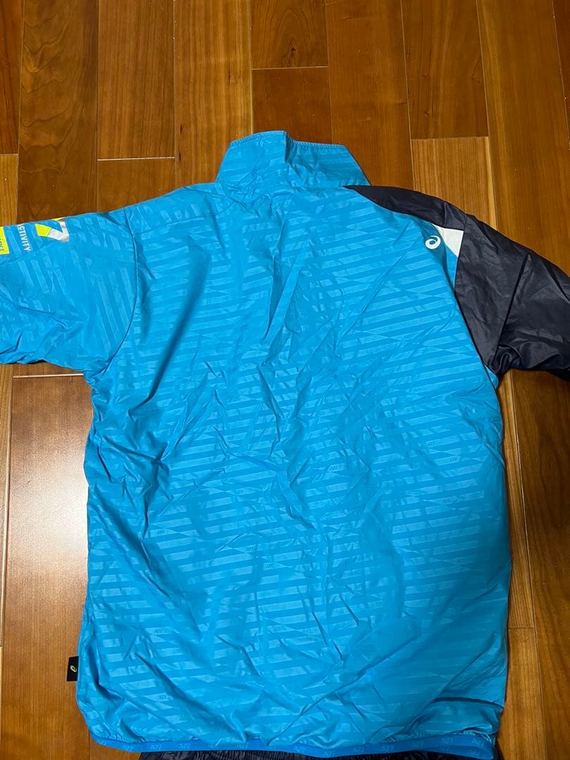ASICS ウィンドブレーカー 青/黒