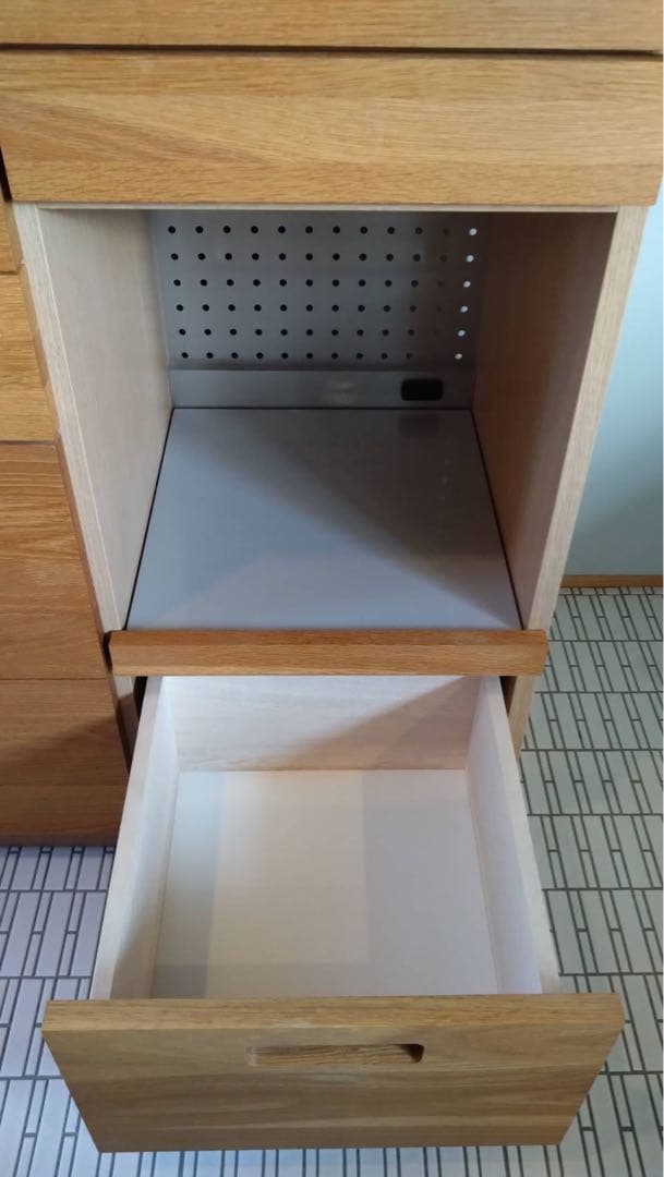 【きろ】unicoウニコ　ヒュッテ食器棚