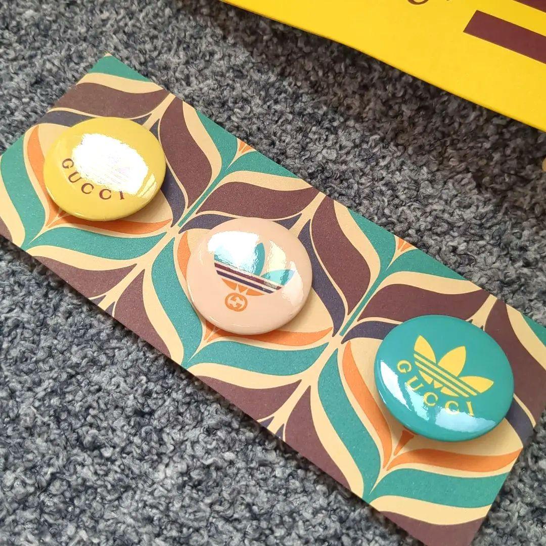 GUCCI グッチ Adidas アディダス 缶バッジ ノベルティ 非売品 - メルカリ