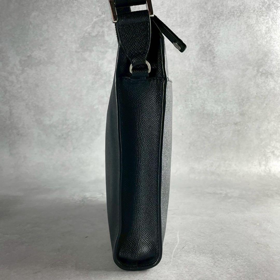 美品 BVLGARI ブルガリ サコッシュ ショルダーバッグ レザー 斜めがけ