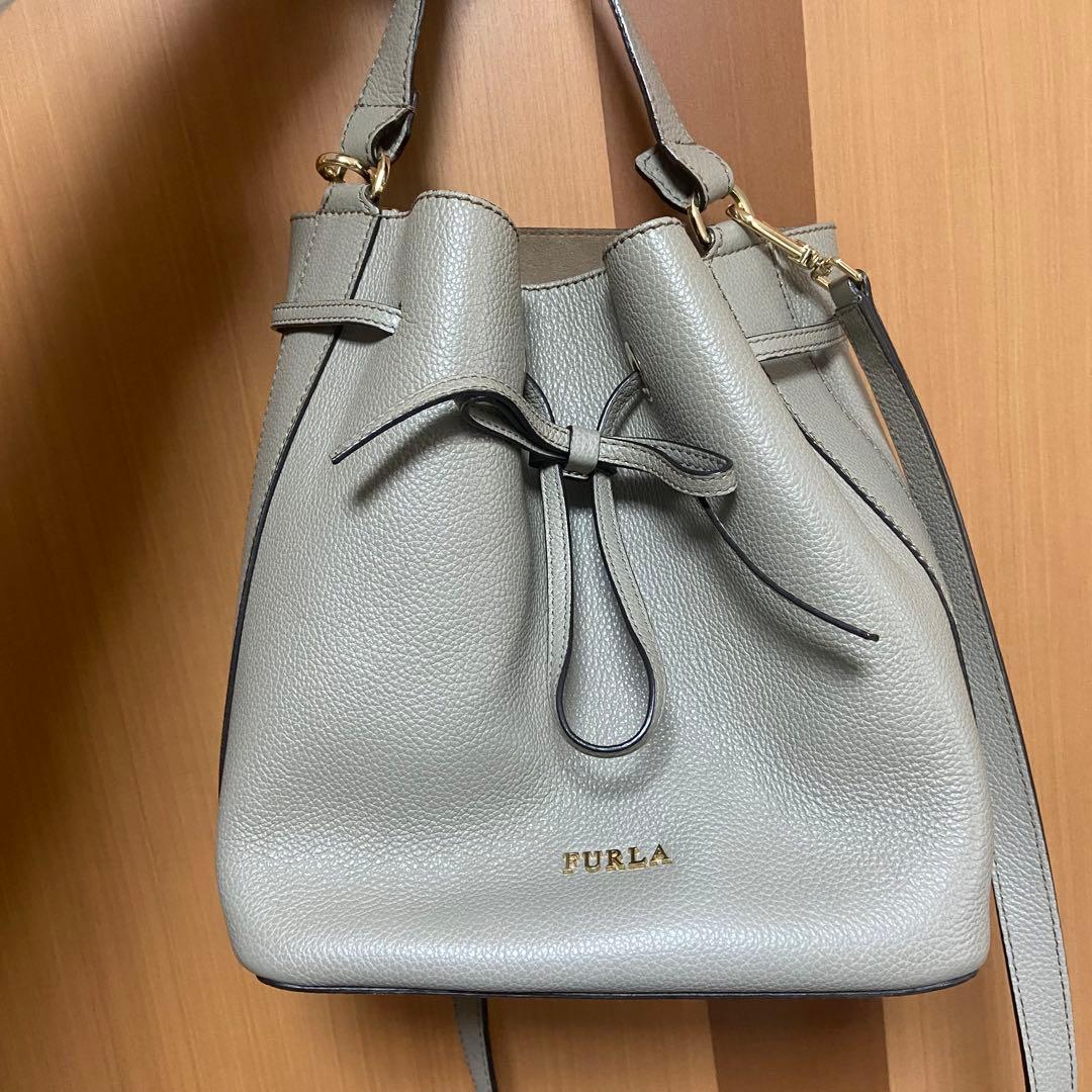フルラ FURLA 巾着 バッグ グレージュ - メルカリ