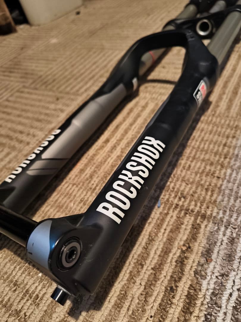 ROCKSHOX Boxxerサスペンションフォーク 26インチ