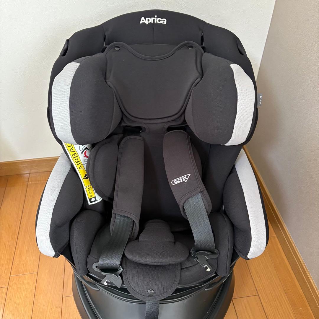Aprica フラディアプラス　ブラック 車用チャイルドシート