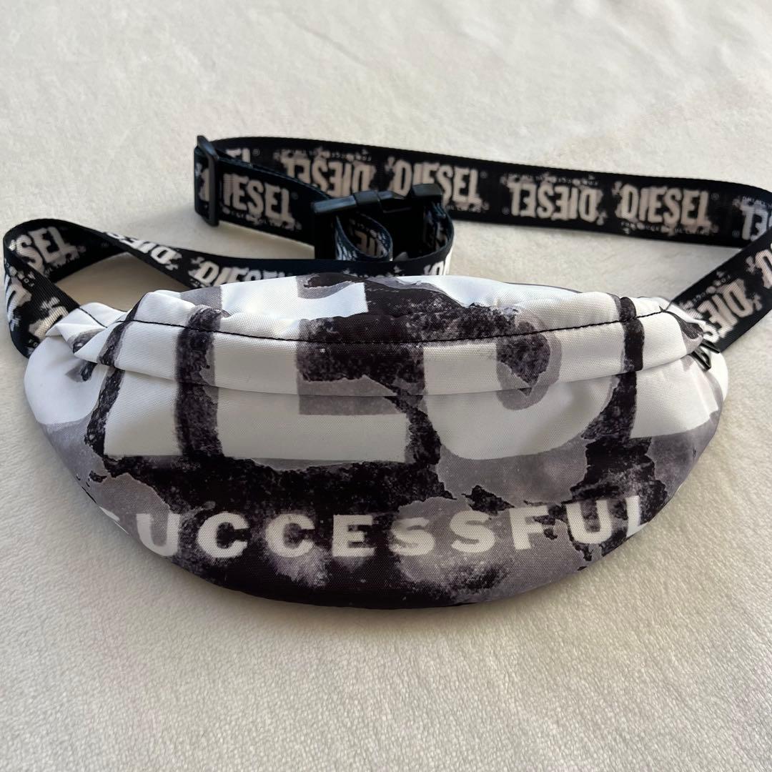 極美品 DIESEL ディーゼル ロゴプリント ボディバッグ