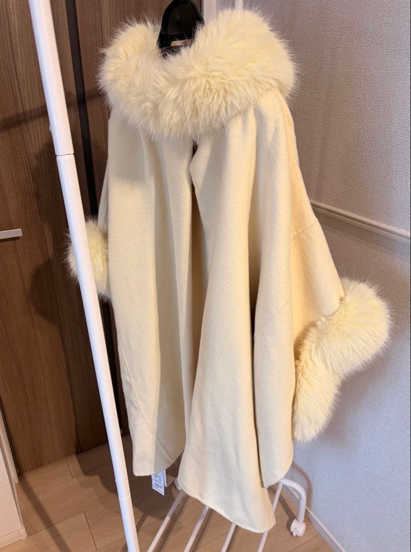 SNIDEL ファー付きミドルケープコートアイボリー - メルカリ