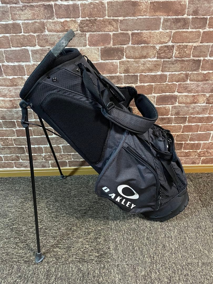 美品　OAKLEY オークリー　スタンド付キャディバッグ　ブラック　9.5型