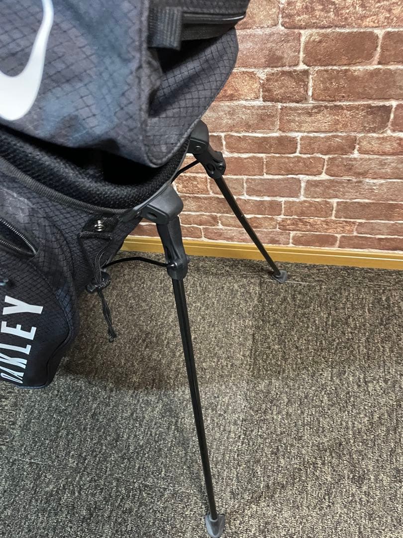 美品　OAKLEY オークリー　スタンド付キャディバッグ　ブラック　9.5型