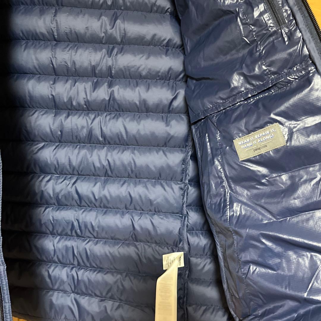 極美品】Patagonia ダウンセーターフーディ FA25 ネイビー