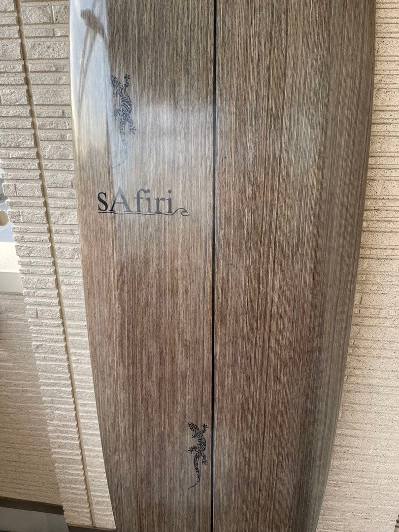 【愛知県】sAfiri ミッドレングスサーフボード 木目調 7フィート