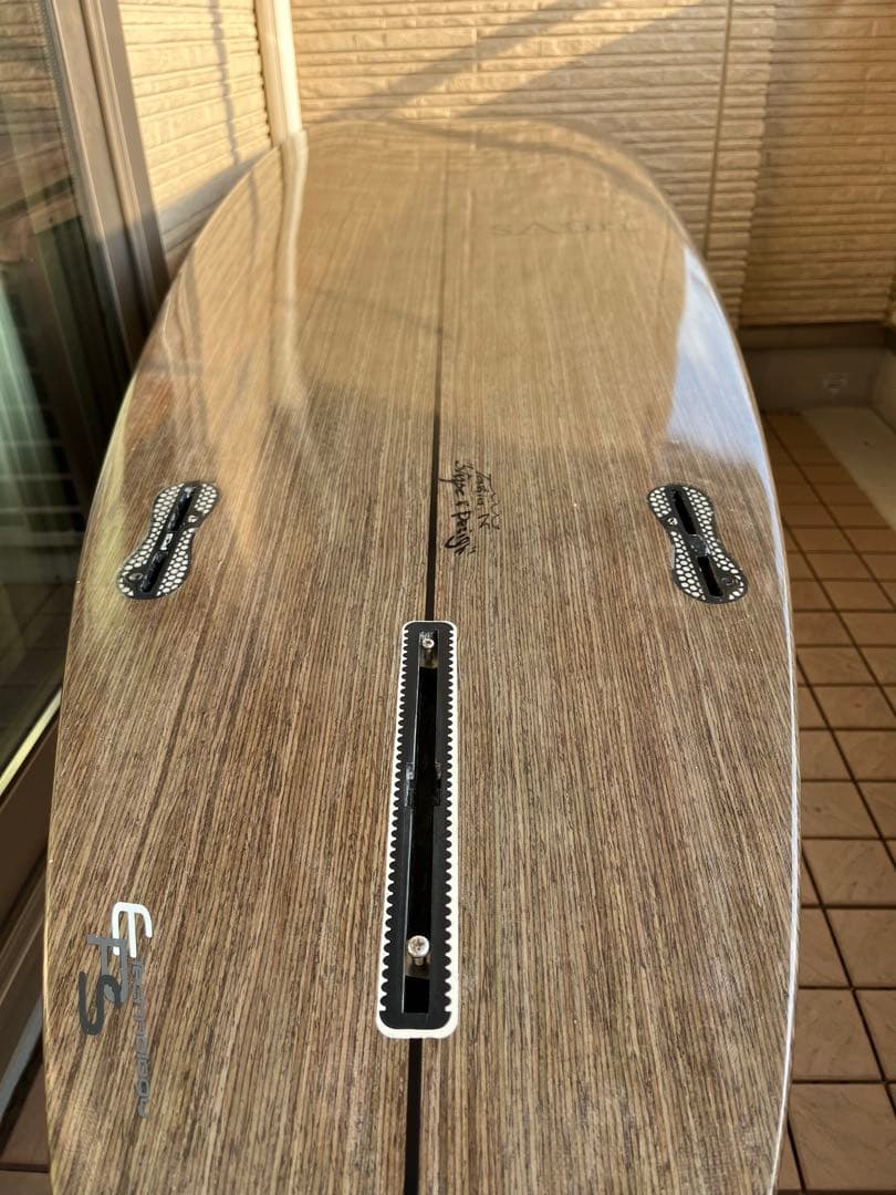 【愛知県】sAfiri ミッドレングスサーフボード 木目調 7フィート