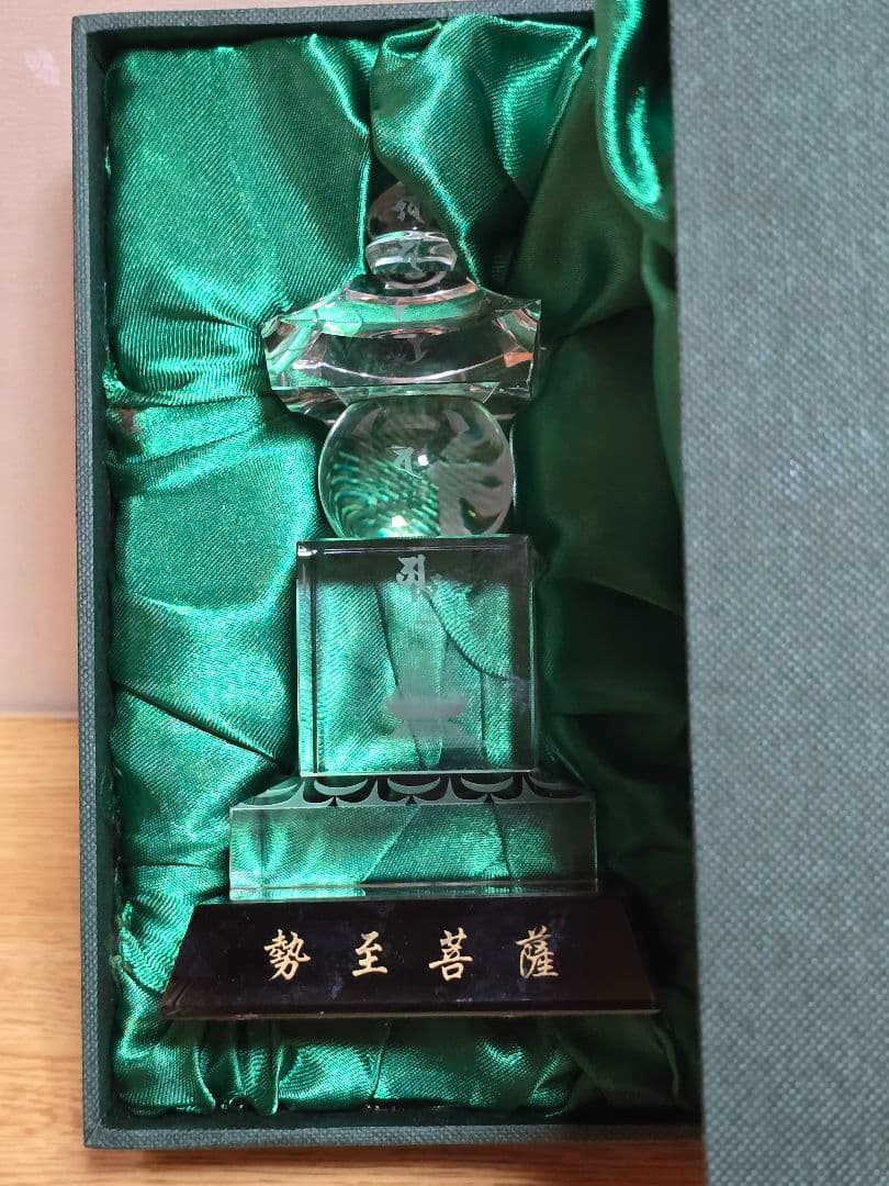 #1589 クリスタルガラス 五輪塔 置物 勢王菩薩