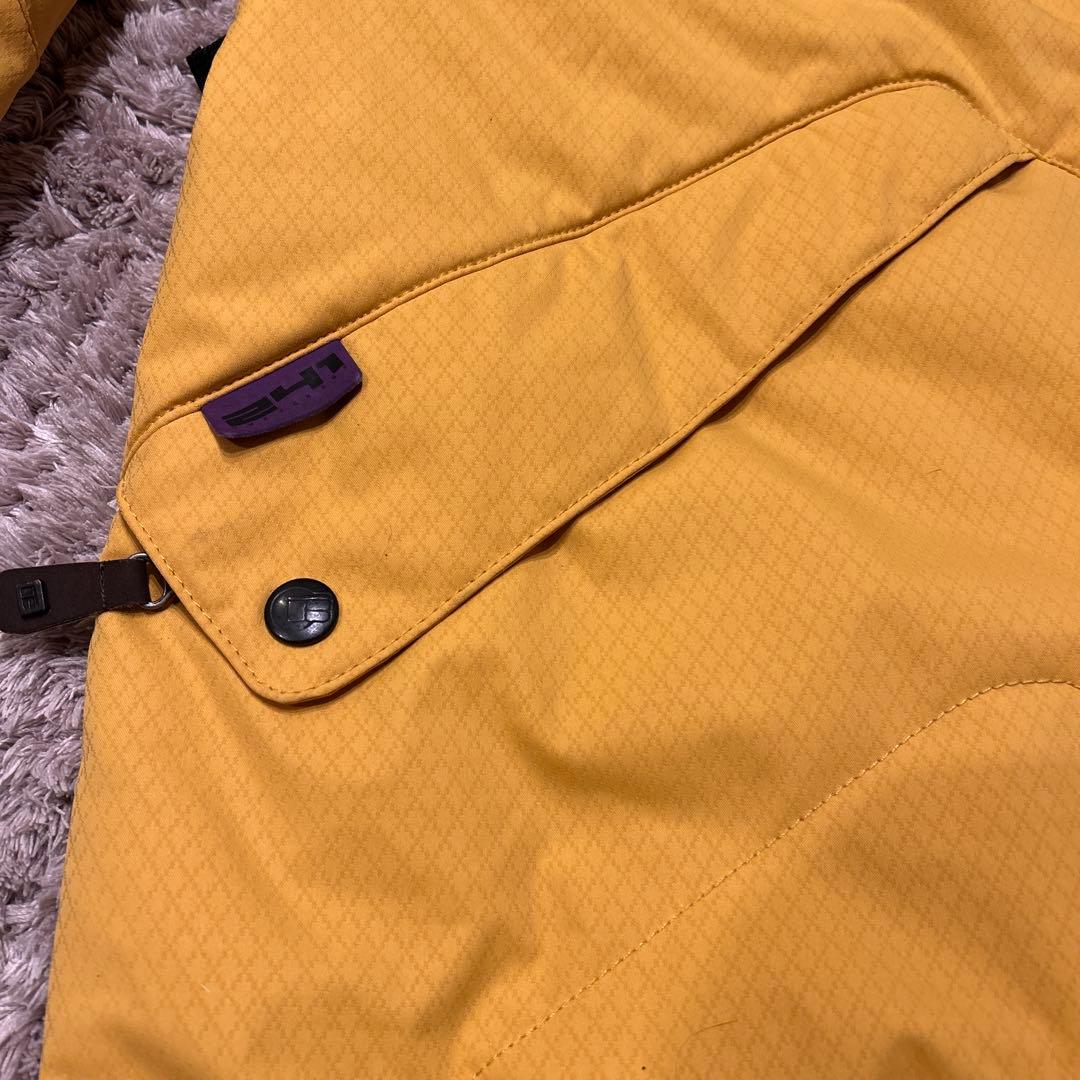 241 スノーボードウェア