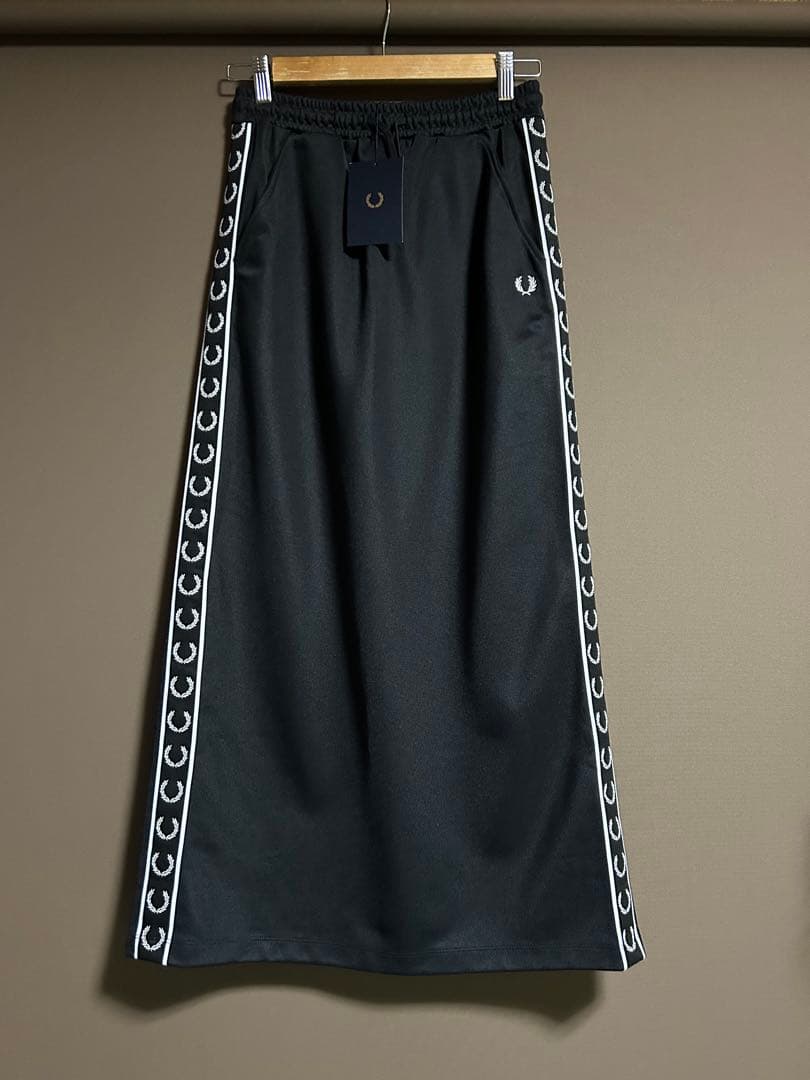 新品　フレッドペリー /Taped Track Skirtトラックスカート