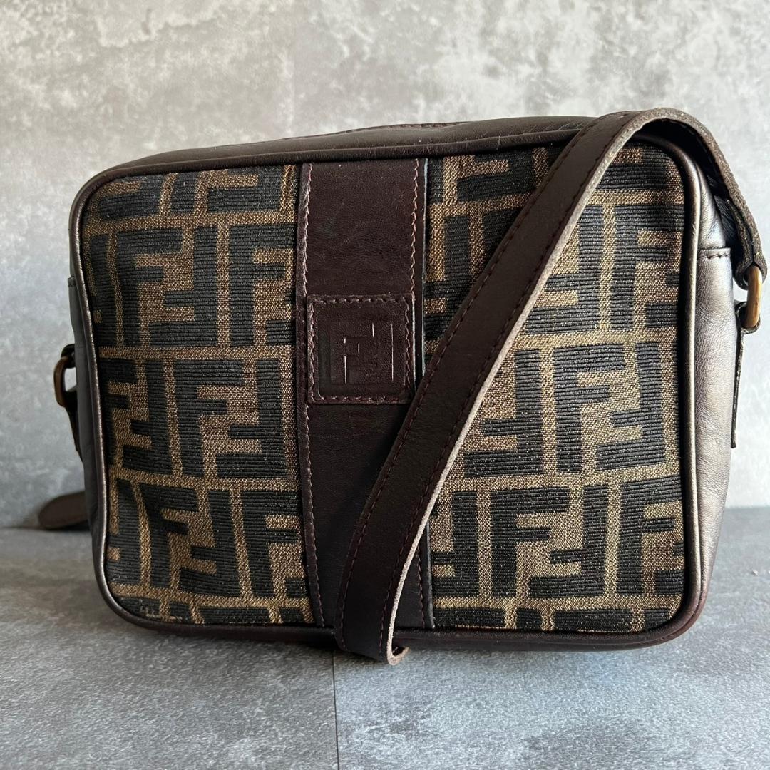⭐️FENDI⭐️フェンディ ズッカ柄 ショルダーバッグ カメラバッグ ブラウン