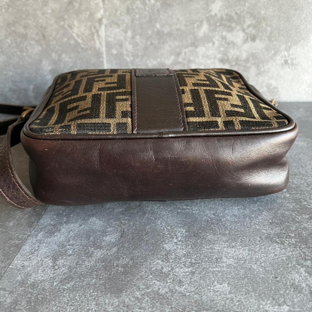 ⭐️FENDI⭐️フェンディ ズッカ柄 ショルダーバッグ カメラバッグ ブラウン