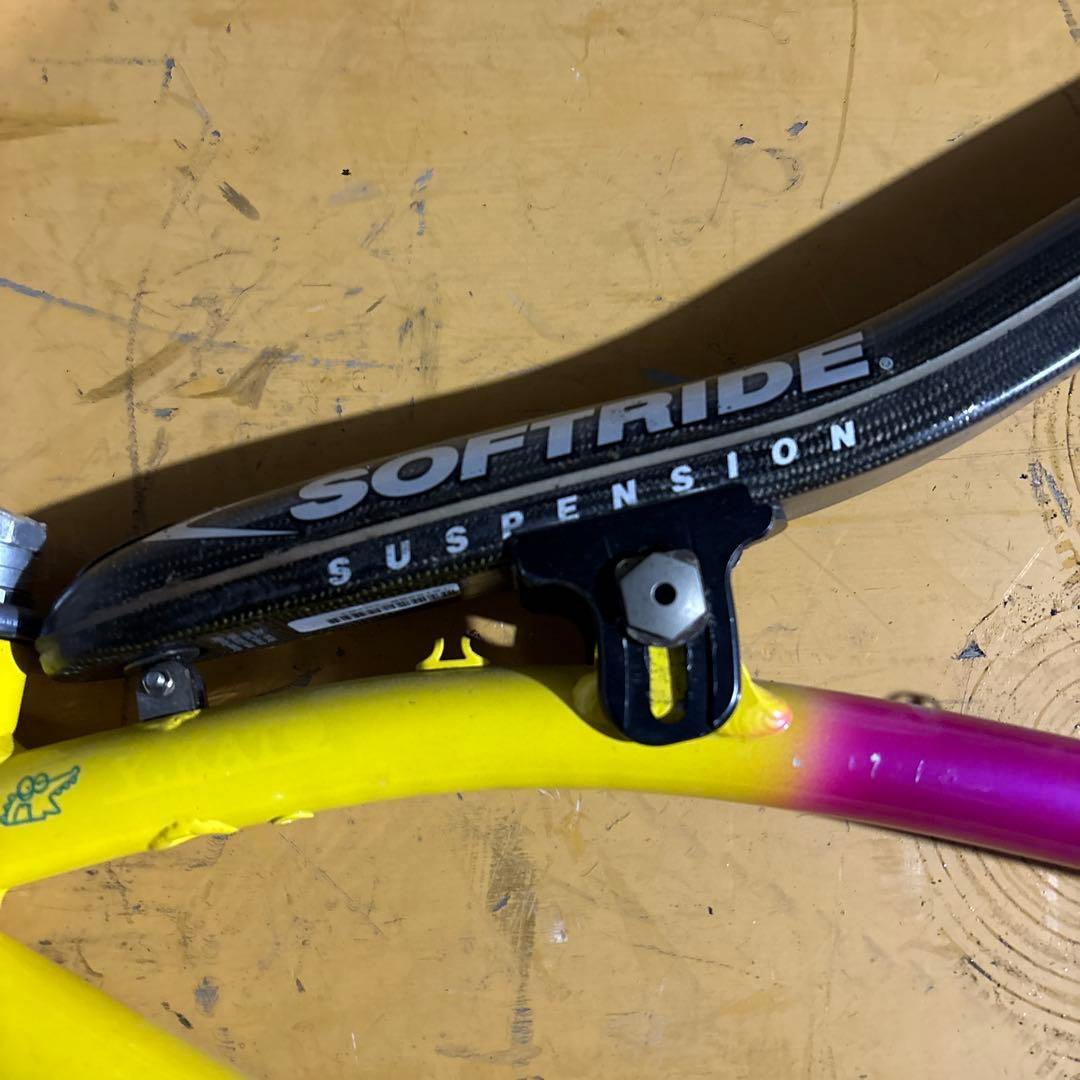 SOFTRIDE ロードバイクフレーム ピンク/イエロー