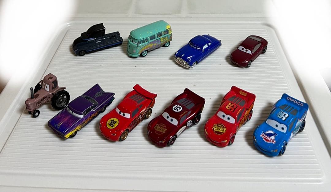 カーズ、トミカ、ミニカー、ライトニングマックィーン 、フィルモア、ラモーン