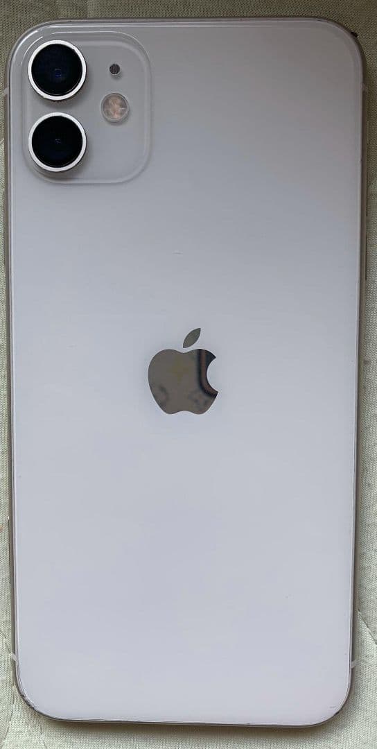 iPhone 11 ホワイト 128 GB au 値下げ中です