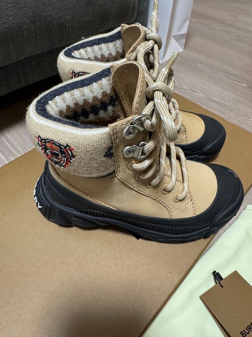 新品未使用 BURBERRY スノーブーツ　EURサイズ27 17cm