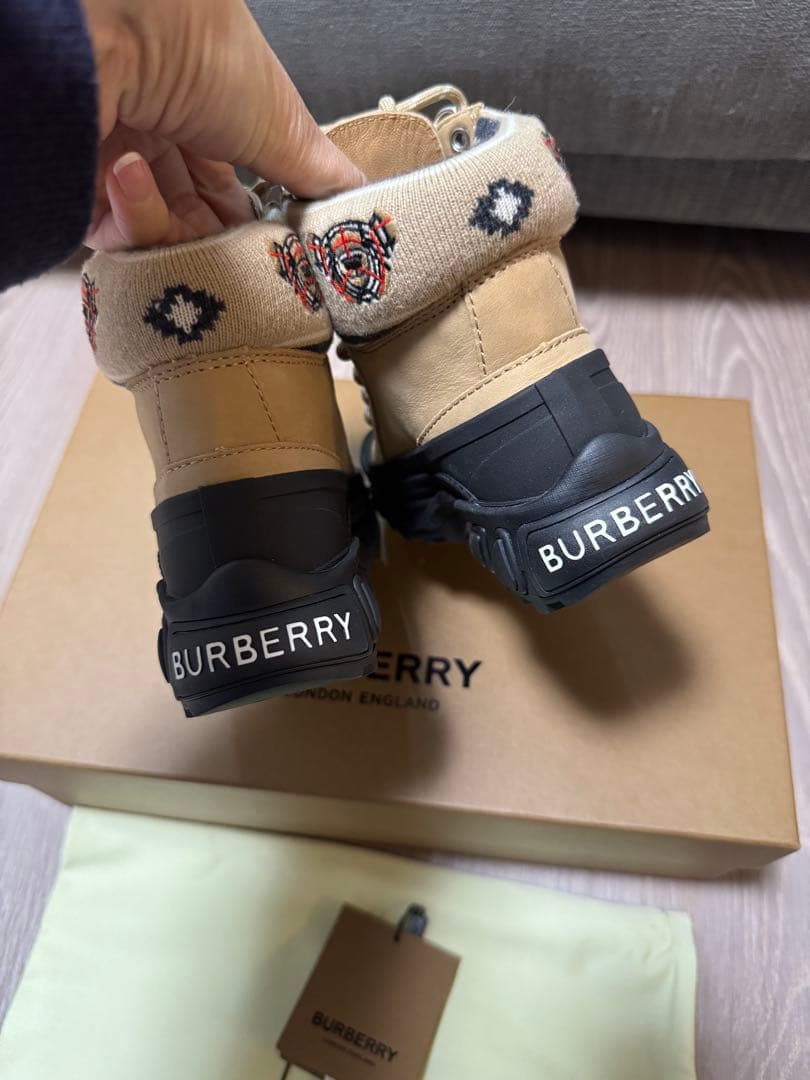 新品未使用 BURBERRY スノーブーツ　EURサイズ27 17cm