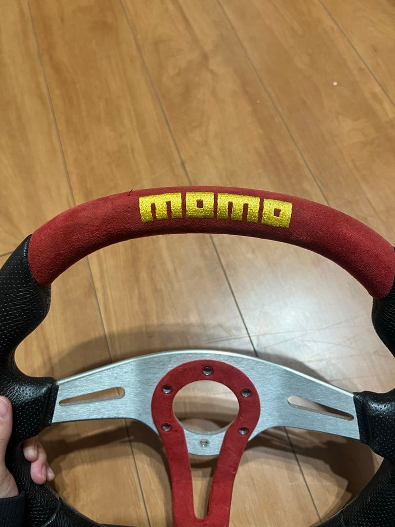 MOMO TREK レッド 350mm ステアリング