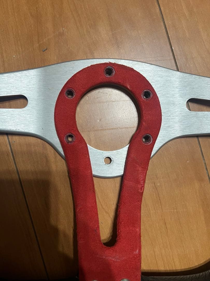 MOMO TREK レッド 350mm ステアリング