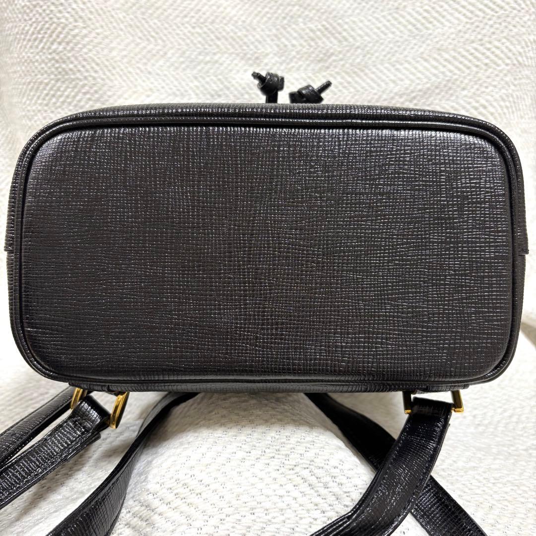 極美品 Courreges クレージュ 本革 レザー リュック ロゴチャーム