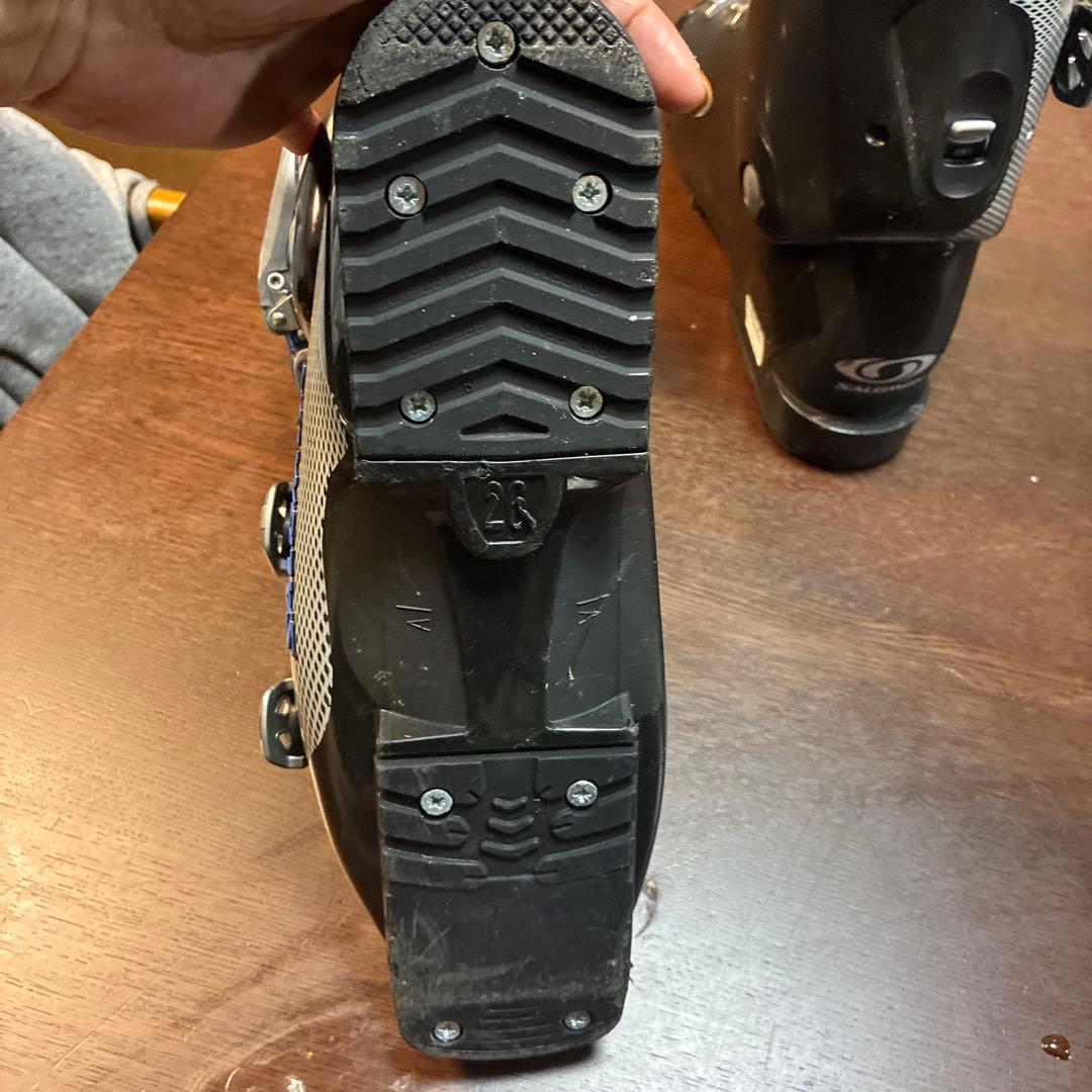 SALOMON スキー用ブーツ 黒 4バックル