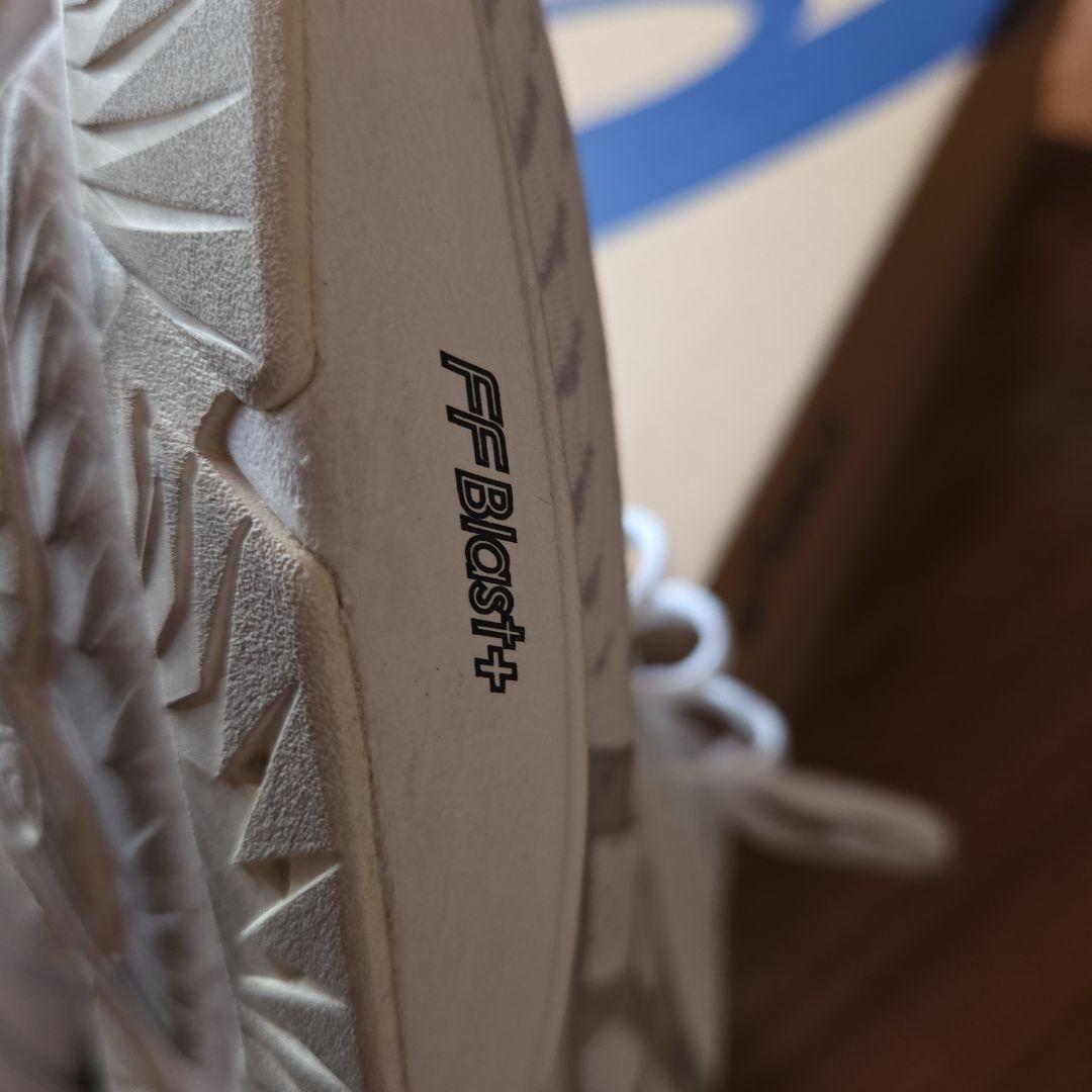 アシックスNOVABLAST 4 PLATINUM 24,5cm美品