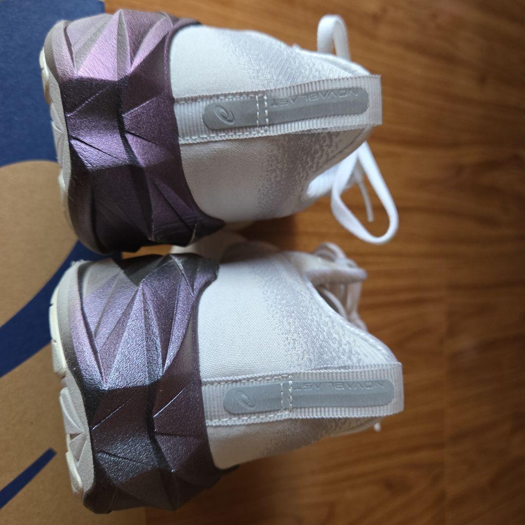 アシックスNOVABLAST 4 PLATINUM 24,5cm美品