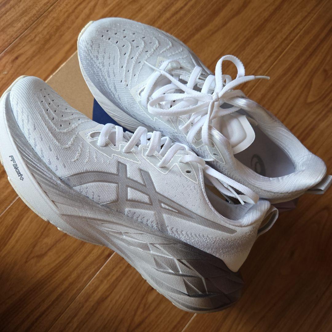 アシックスNOVABLAST 4 PLATINUM 24,5cm美品