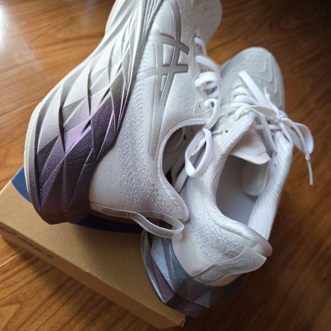 アシックスNOVABLAST 4 PLATINUM 24,5cm美品