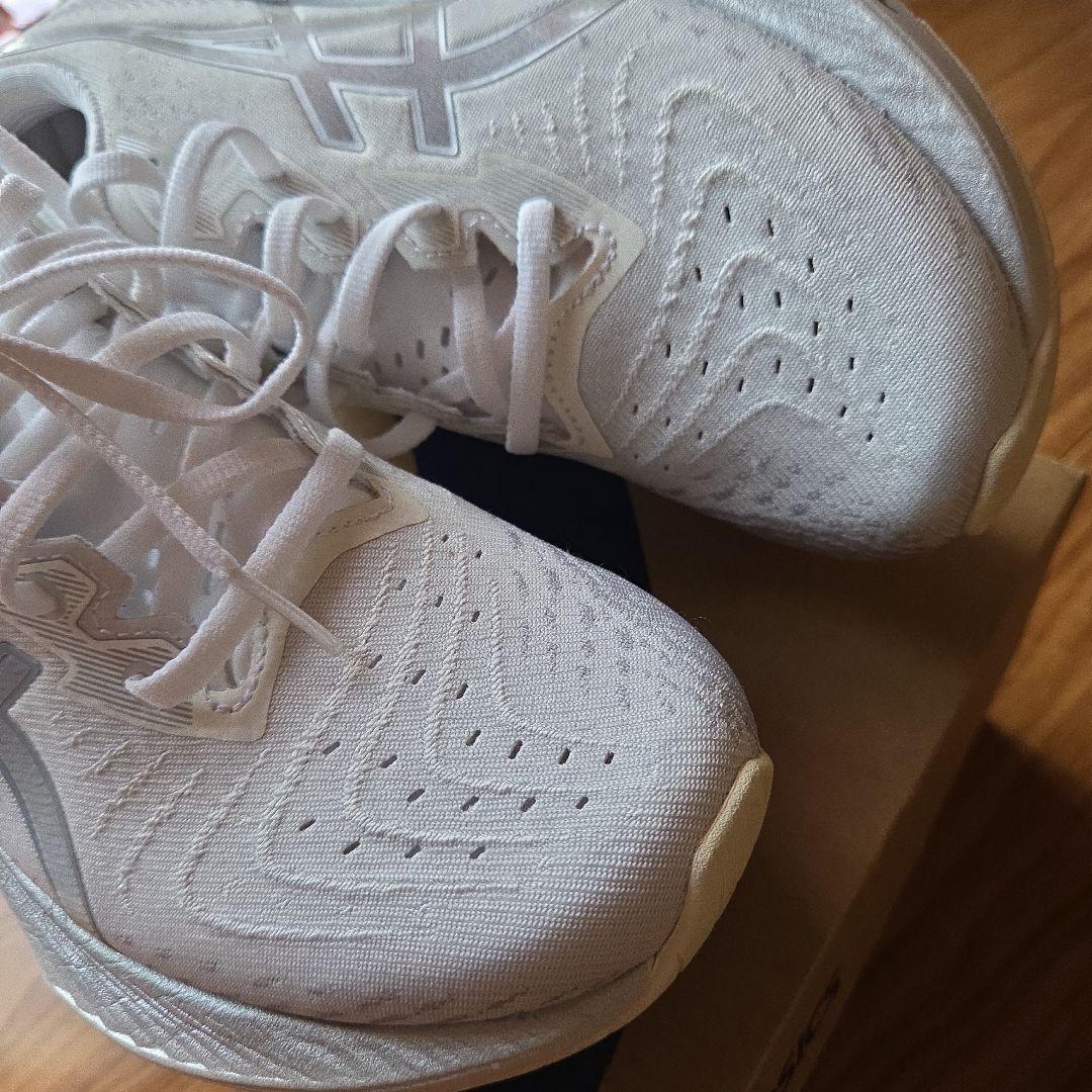 アシックスNOVABLAST 4 PLATINUM 24,5cm美品