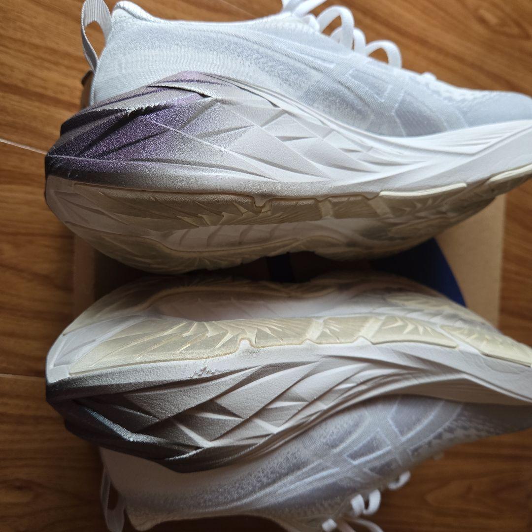 アシックスNOVABLAST 4 PLATINUM 24,5cm美品