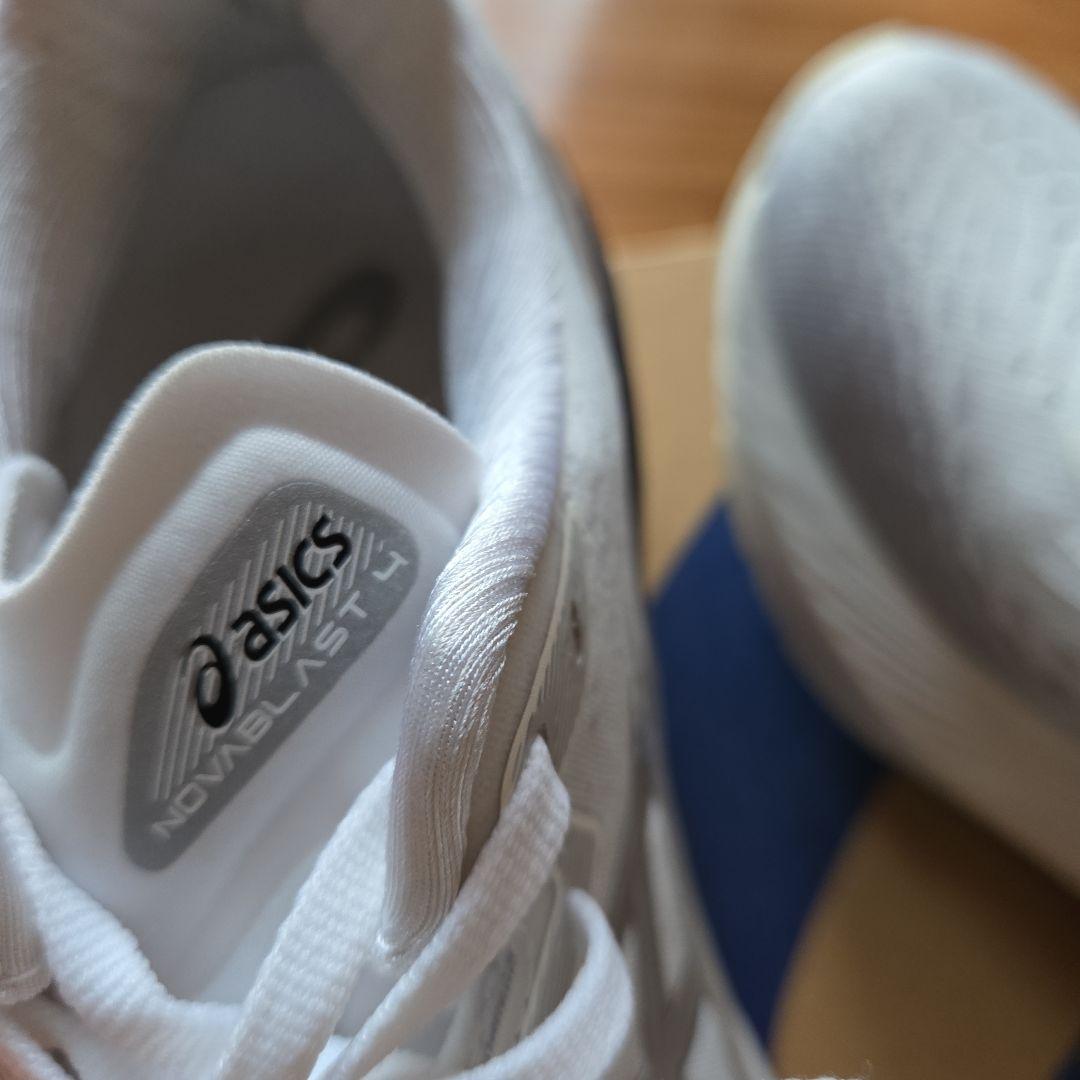 アシックスNOVABLAST 4 PLATINUM 24,5cm美品