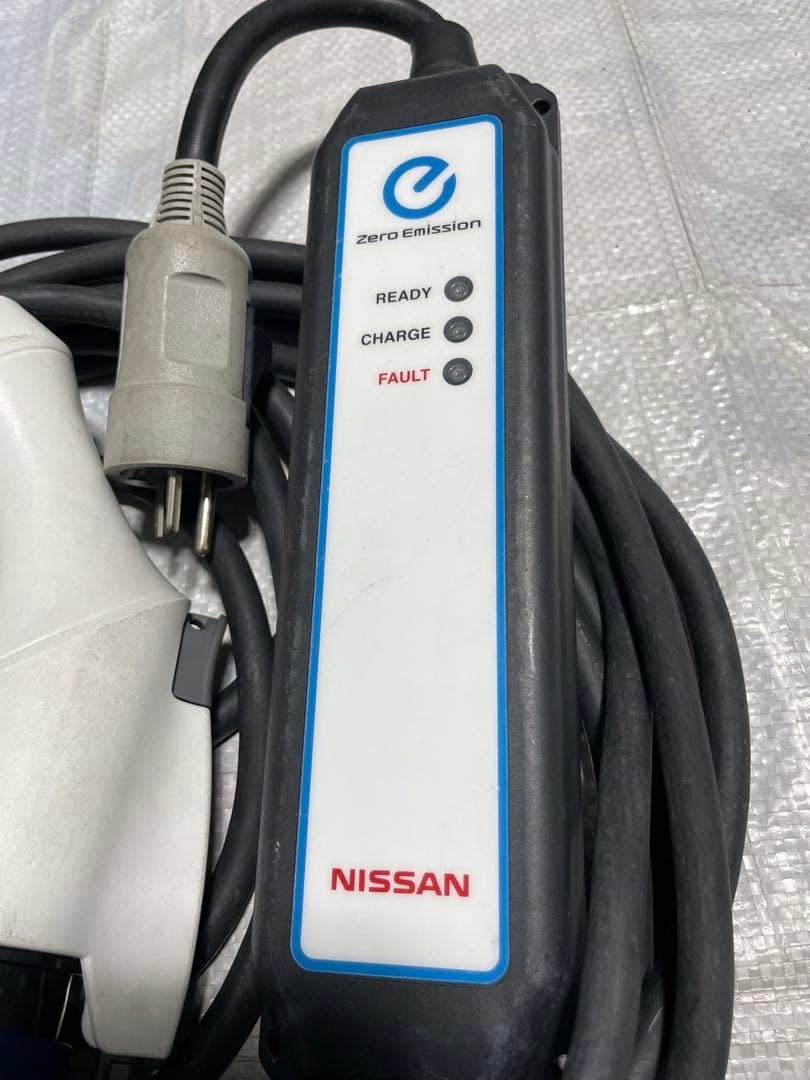 日産　リーフ　充電ケーブル　3NK5E