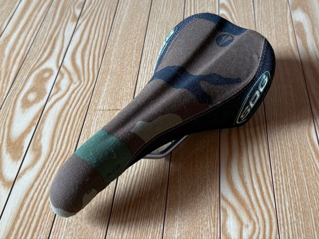 SDGコンプベルエア MTB用サドル カモフラ柄